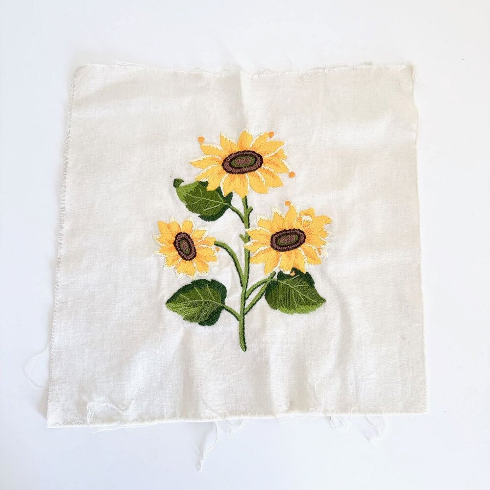 VINTAGE 1970s CREWEL EMBROIDERY SUNFLOWER 15" X 15" UNFRAMED